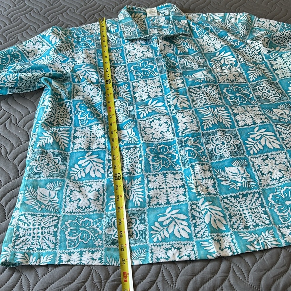🏝️ Tropical Blue Floral Men's Casual Button Down Shirt - Picture 3 of 7